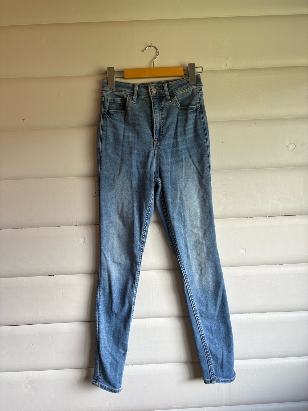 2/$35 Old Navy Rockstar Super Skinny High Rise Jeans Size 2 Light Wash